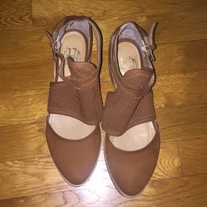 Very elegant brown brown camel shoes
